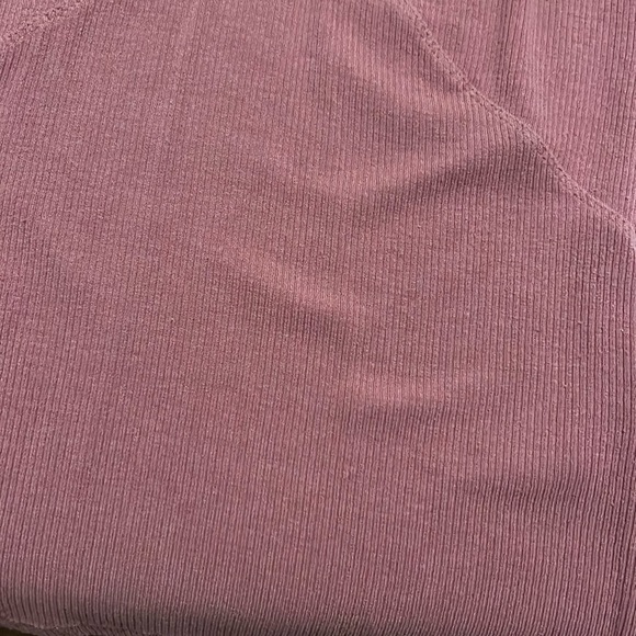 Fitted ribbed pink T shirt with V neck - Picture 5 of 5